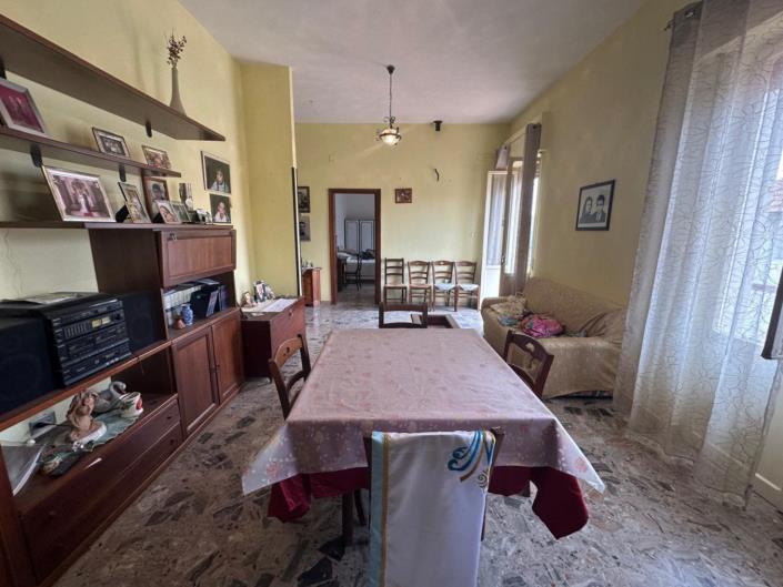 Image No.27-6 Bed Property for sale