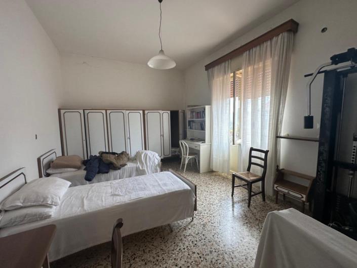 Image No.29-6 Bed Property for sale