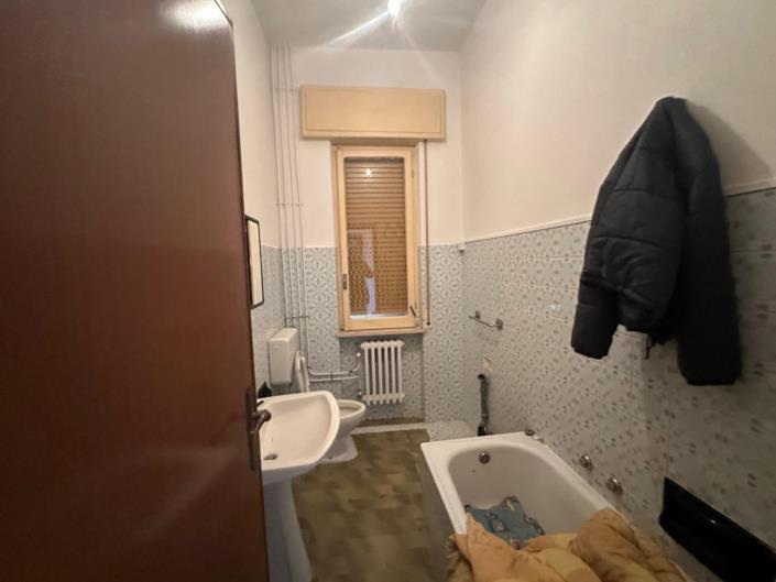 Image No.33-6 Bed Property for sale