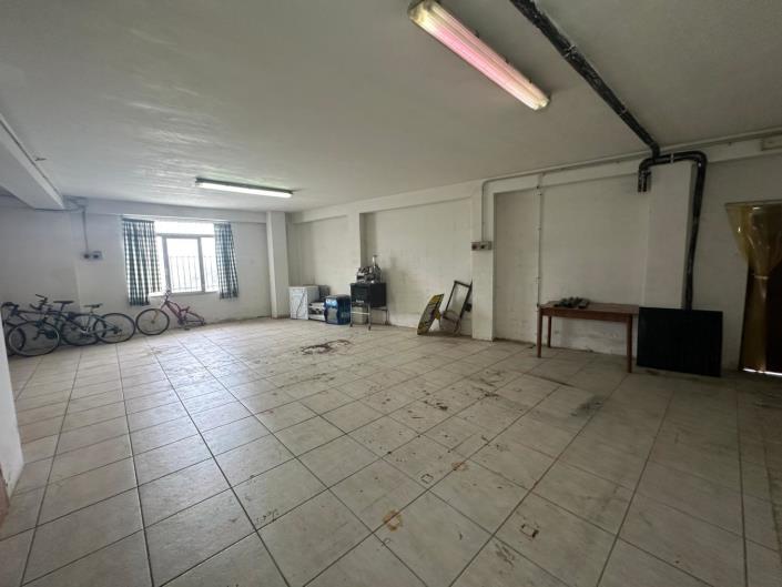 Image No.40-6 Bed Property for sale