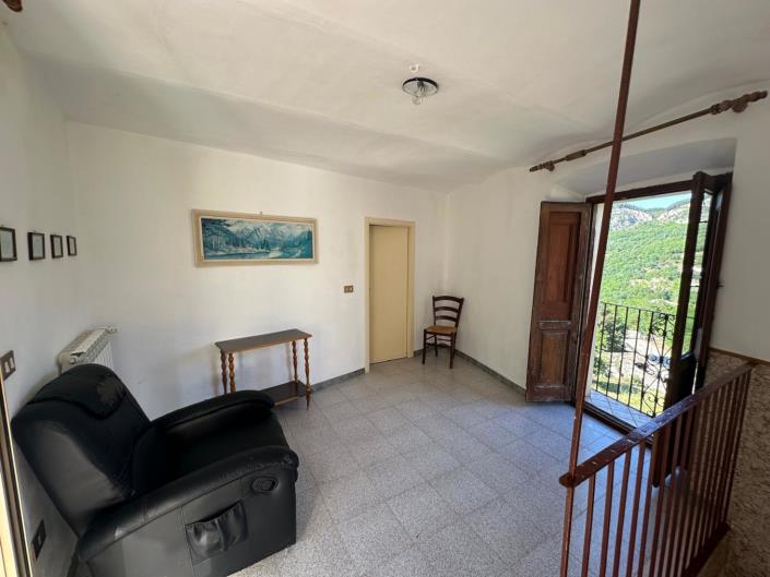 Image No.19-4 Bed Property for sale
