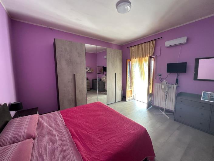 Image No.17-2 Bed Property for sale