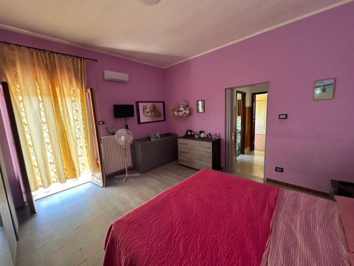 Image No.18-2 Bed Property for sale