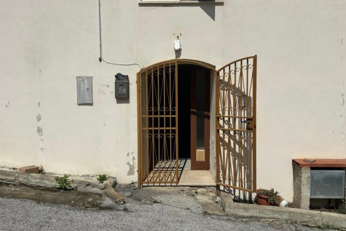 Image No.5-2 Bed House for sale