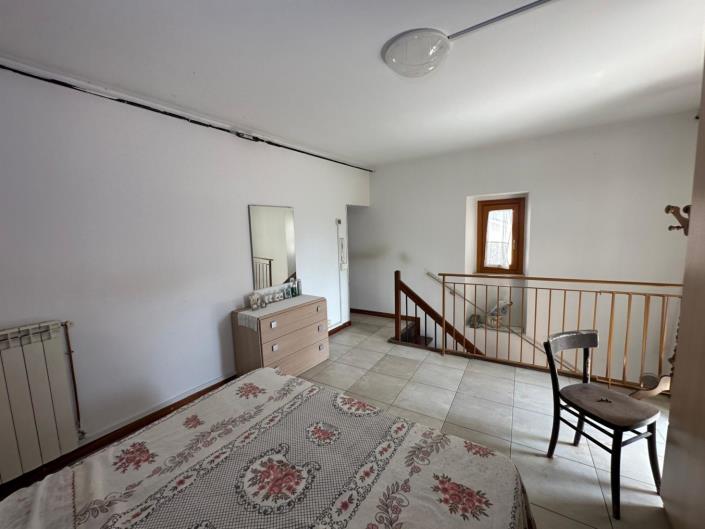 Image No.12-2 Bed House for sale