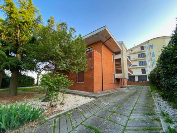 Image No.5-6 Bed House/Villa for sale