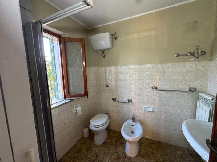 Image No.16-1 Bed Property for sale