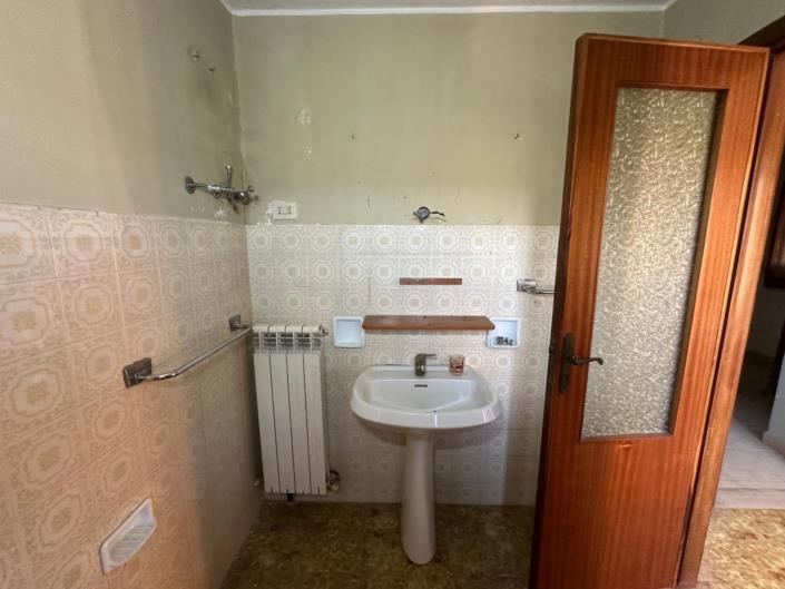 Image No.18-1 Bed Property for sale