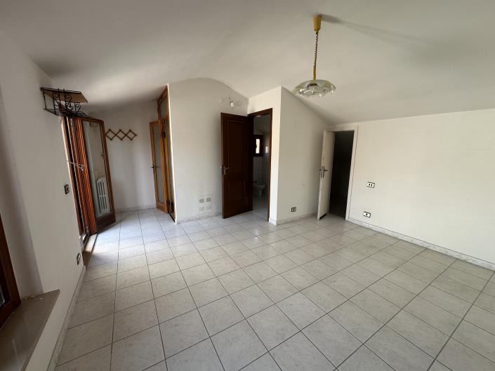 Image No.21-3 Bed Townhouse for sale