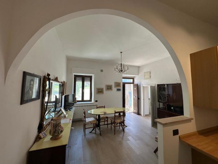 Image No.5-Propriété de 4 chambres à vendre