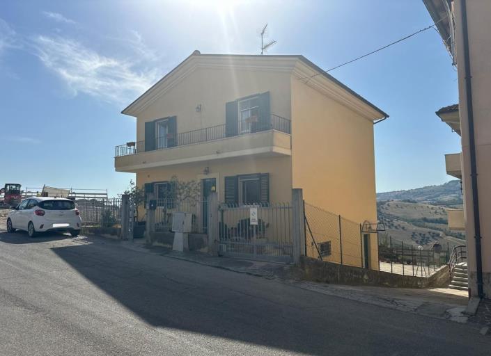Image No.2-4 Bed Property for sale