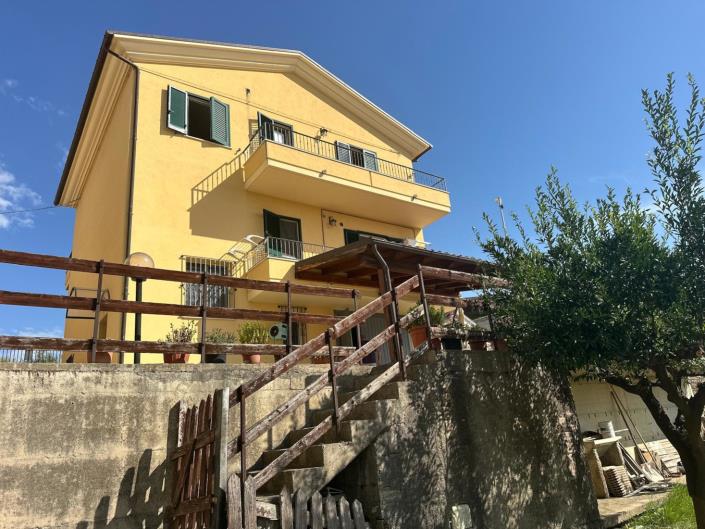 Image No.3-4 Bed Property for sale
