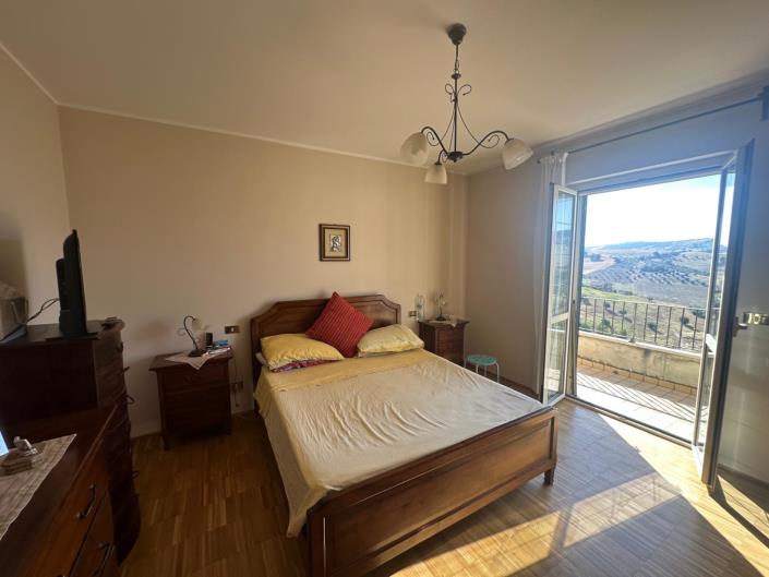Image No.16-4 Bed Property for sale