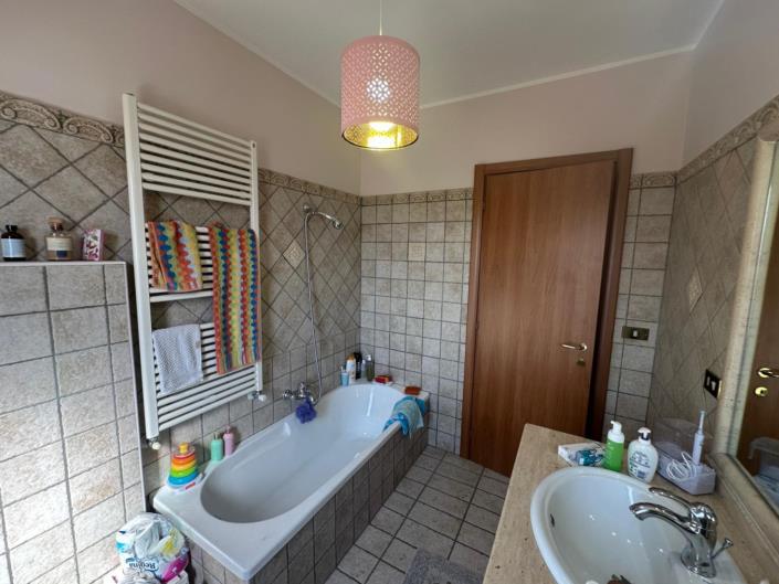 Image No.26-4 Bed Property for sale