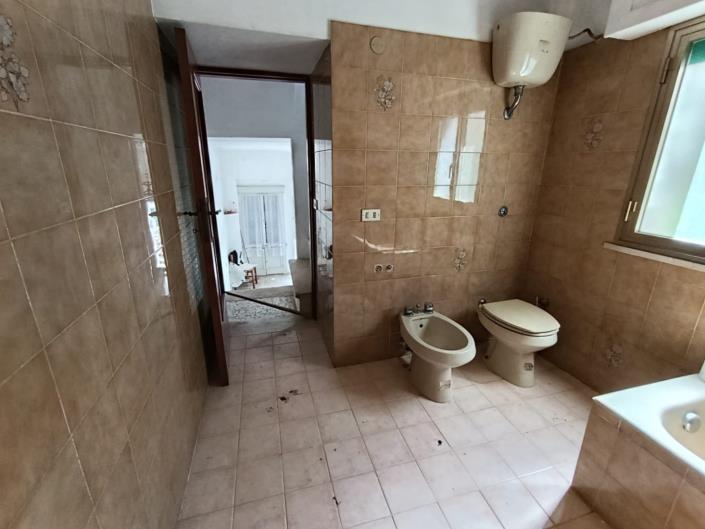 Image No.17-2 Bed Property for sale