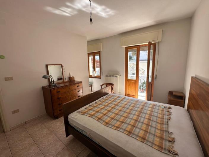 Image No.11-2 Bed House for sale