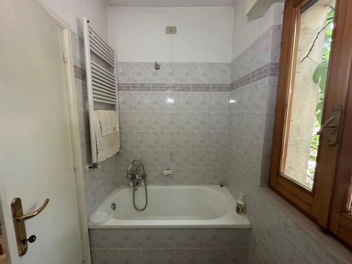 Image No.17-2 Bed House for sale