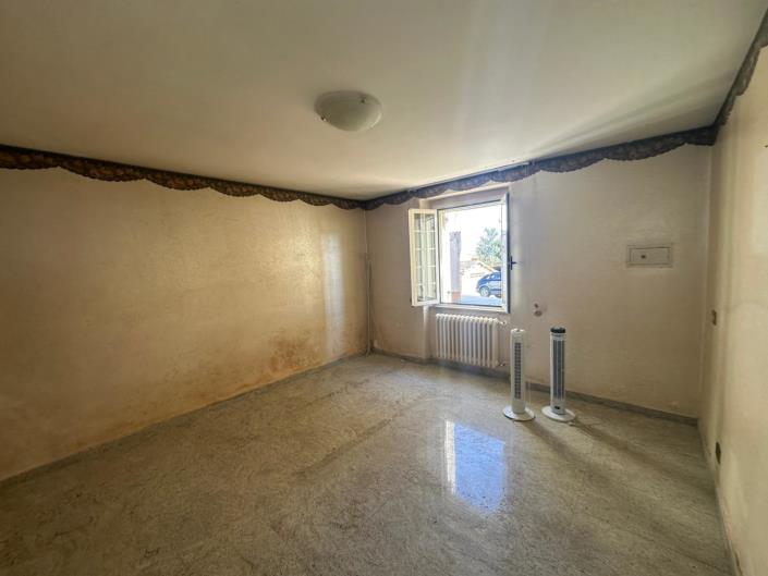 Image No.16-2 Bed Property for sale