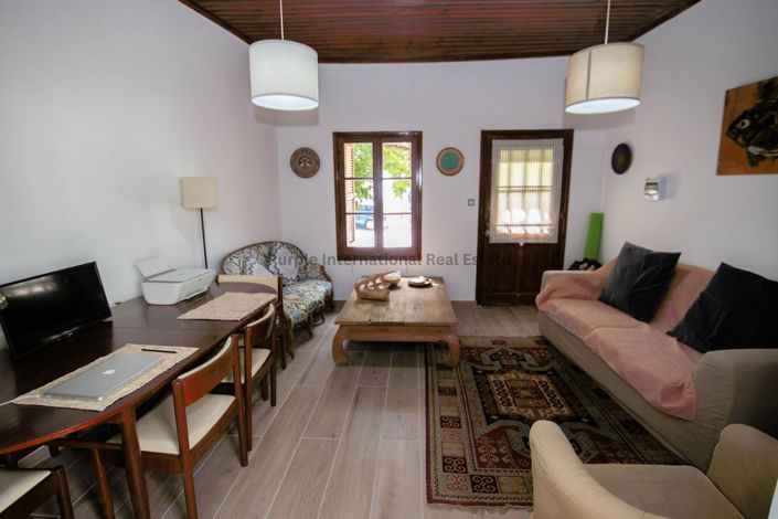 Image No.10-2 Bed House for sale