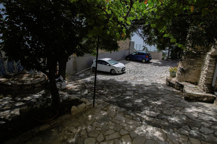 Image No.30-2 Bed House for sale