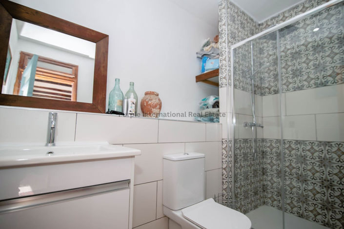 Image No.9-2 Bed House for sale