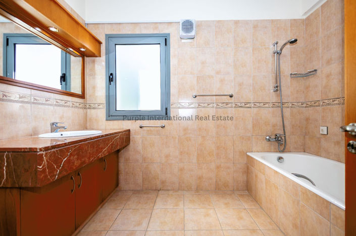 Image No.9-2 Bed House for sale