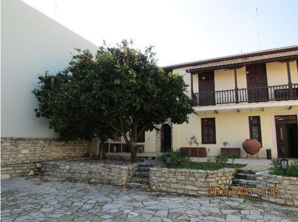 Image No.9-6 Bed House for sale