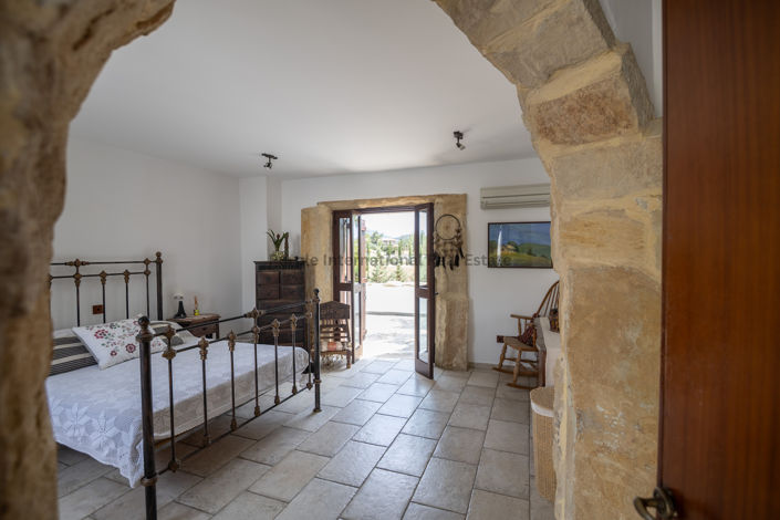 Image No.13-5 Bed House for sale