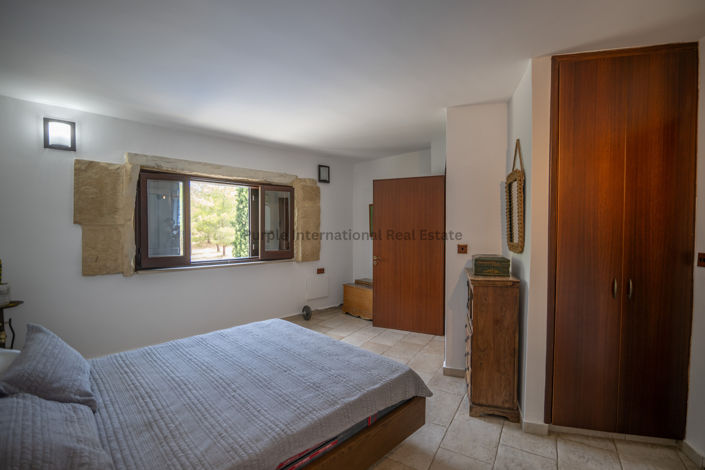 Image No.16-5 Bed House for sale