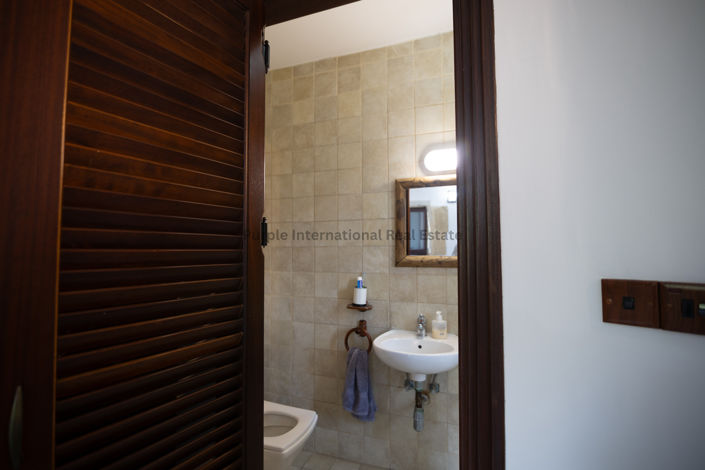 Image No.17-5 Bed House for sale