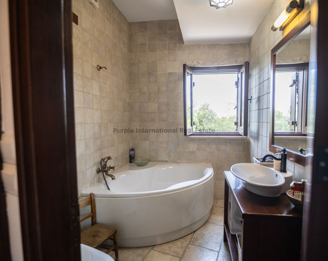 Image No.18-5 Bed House for sale