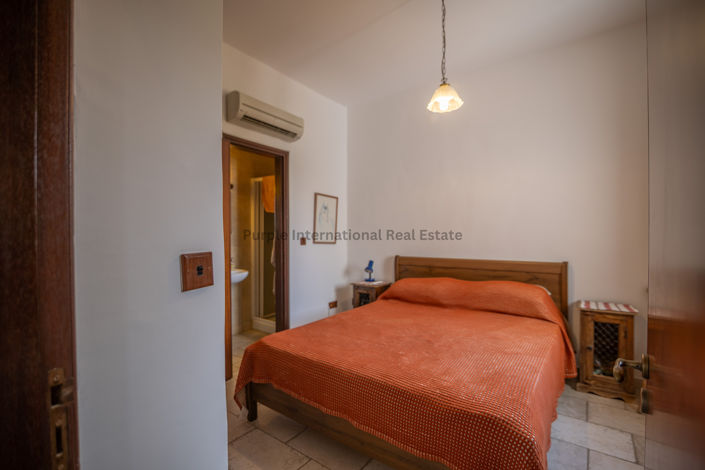 Image No.19-5 Bed House for sale