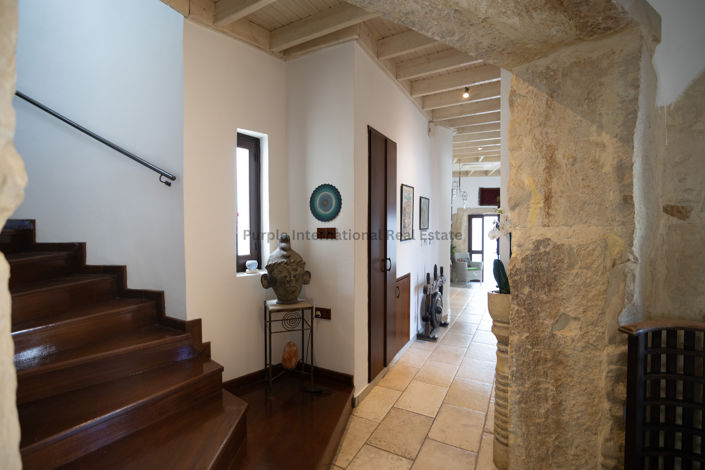 Image No.21-5 Bed House for sale