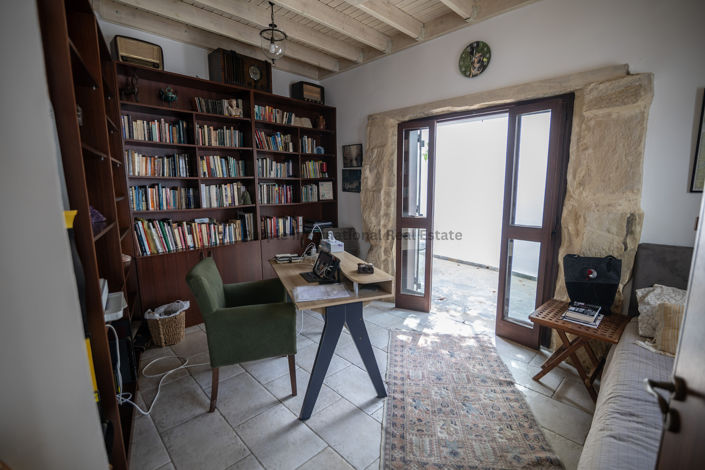 Image No.24-5 Bed House for sale
