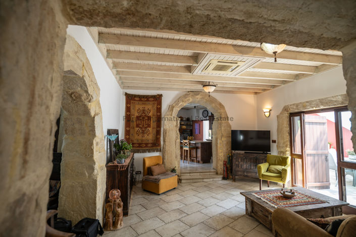 Image No.37-5 Bed House for sale