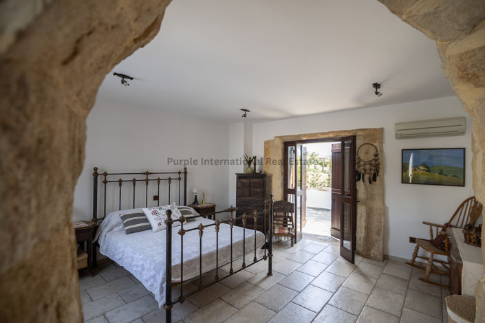 Image No.42-5 Bed House for sale