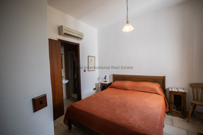 Image No.44-5 Bed House for sale