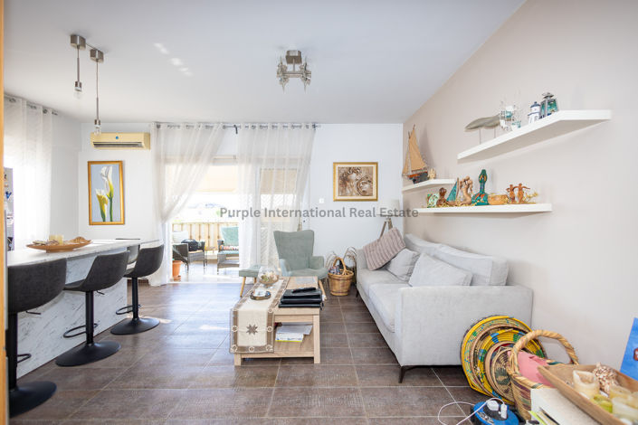 Sunny 2-Bed, 2-Bath Apartment with Country Views