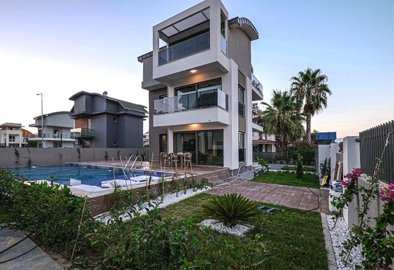 Exterior 4