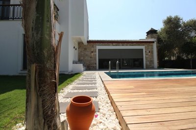 Exterior 12