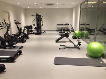 Interior 8