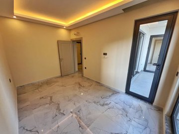 Interior 5