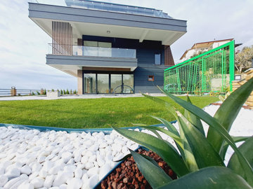 Exterior 4