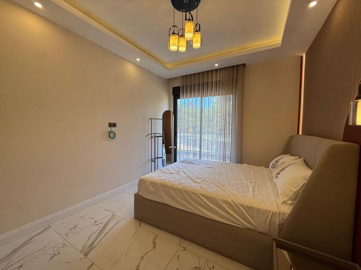 Image No.15-4 Bed Apartment for sale