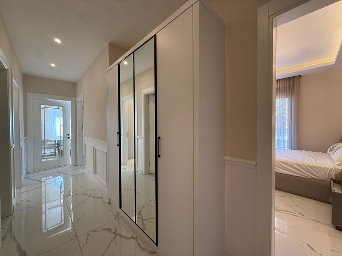 Image No.20-4 Bed Apartment for sale
