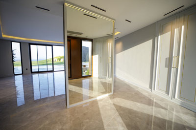 Interior 4