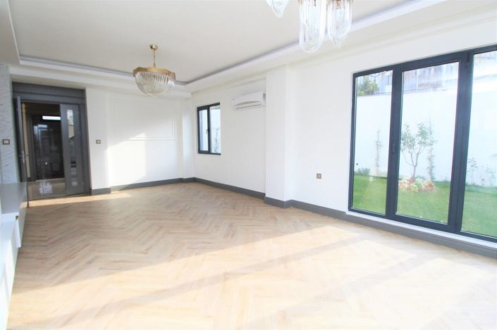 Image No.8-5 Bed House/Villa for sale
