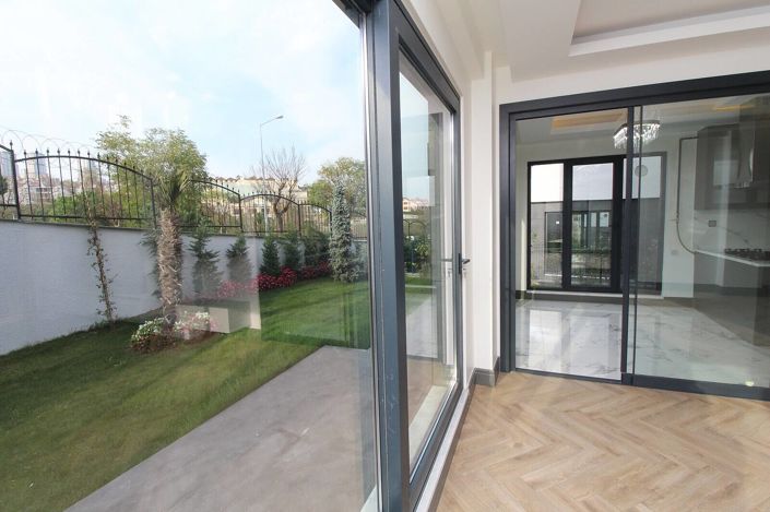 Image No.9-5 Bed House/Villa for sale
