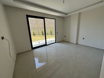 Interior 5