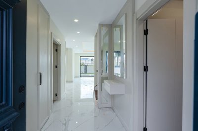 Interior 4